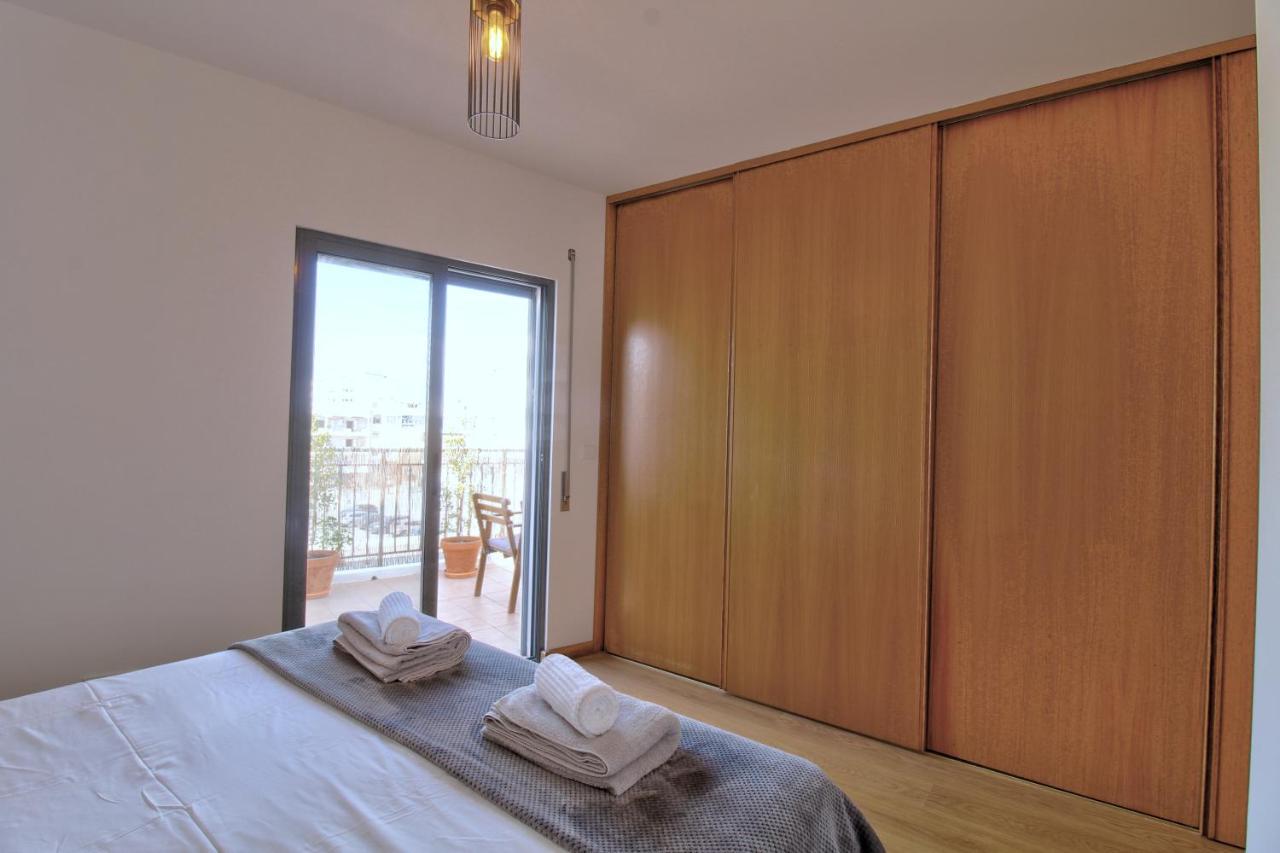 Spacious Terrace, Swimming Pool, Private Parking 오양 외부 사진