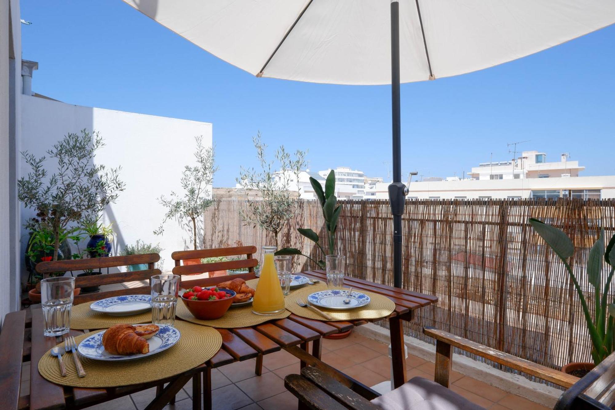 Spacious Terrace, Swimming Pool, Private Parking 오양 외부 사진
