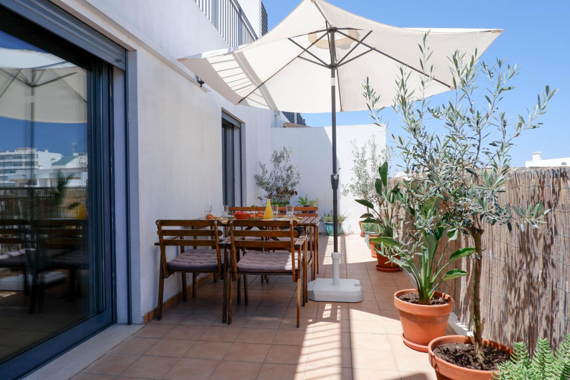 Spacious Terrace, Swimming Pool, Private Parking 오양 외부 사진