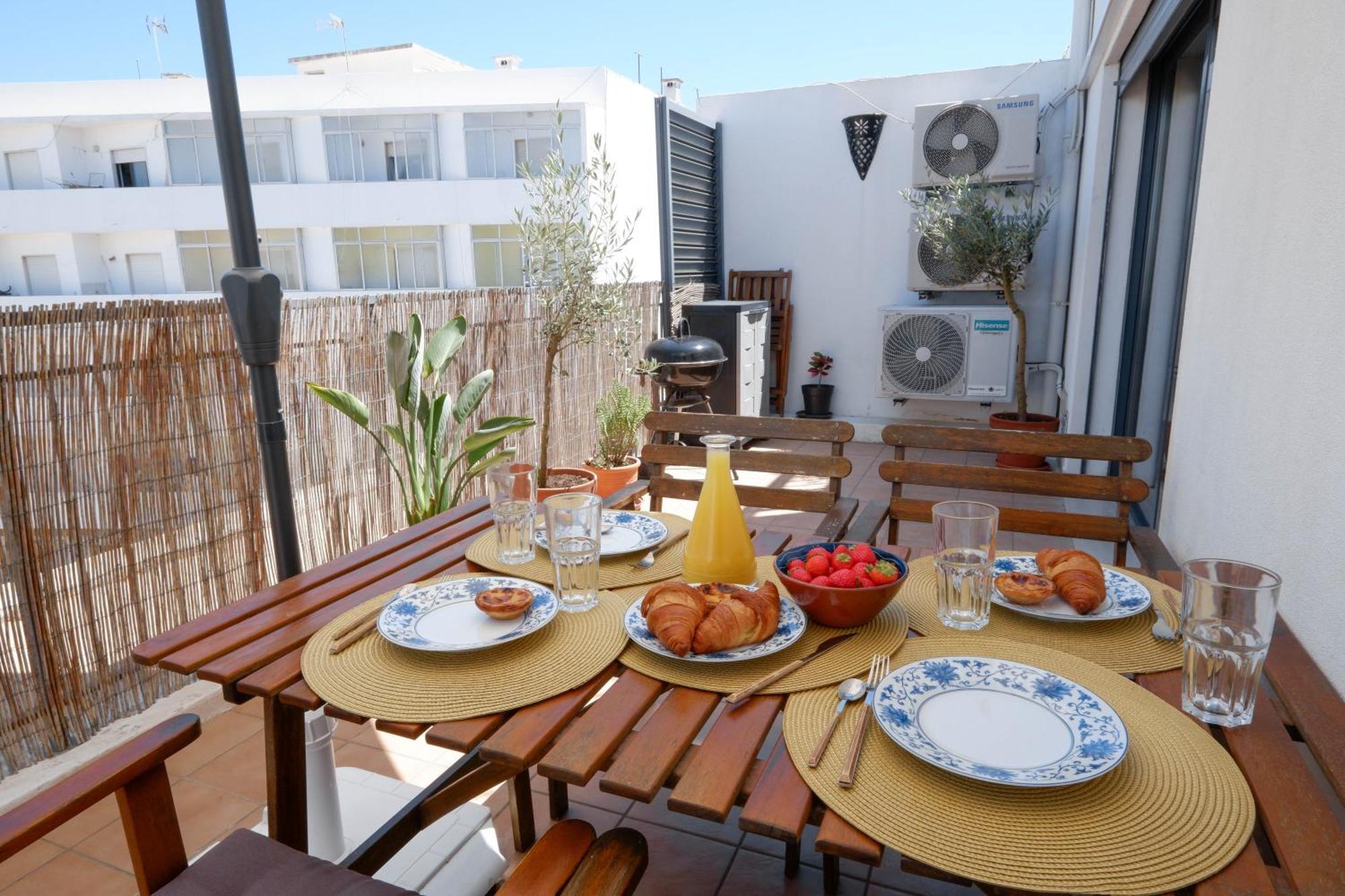 Spacious Terrace, Swimming Pool, Private Parking 오양 외부 사진