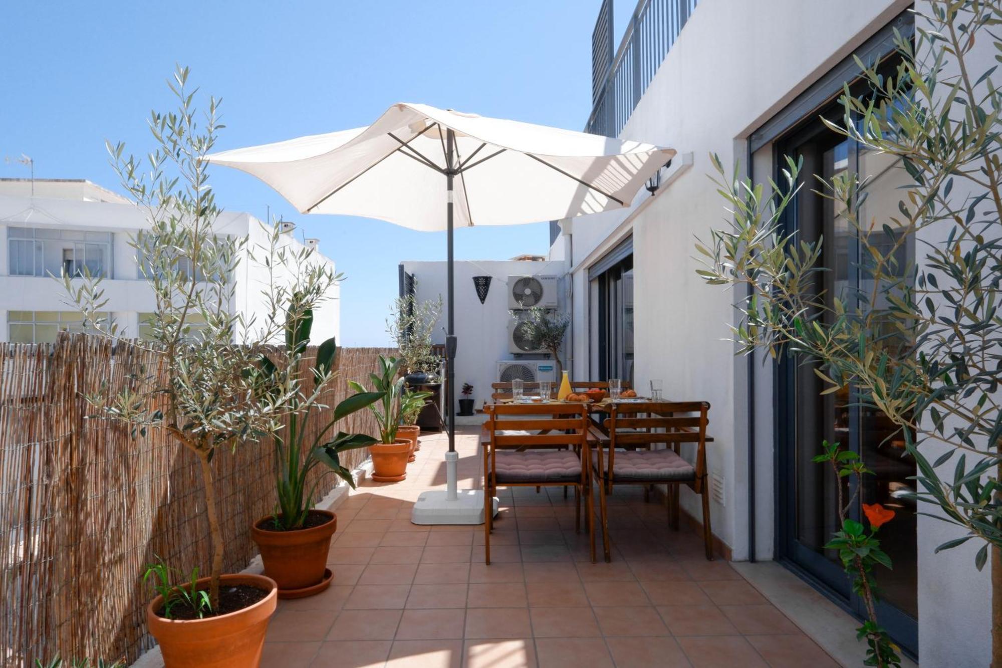 Spacious Terrace, Swimming Pool, Private Parking 오양 외부 사진